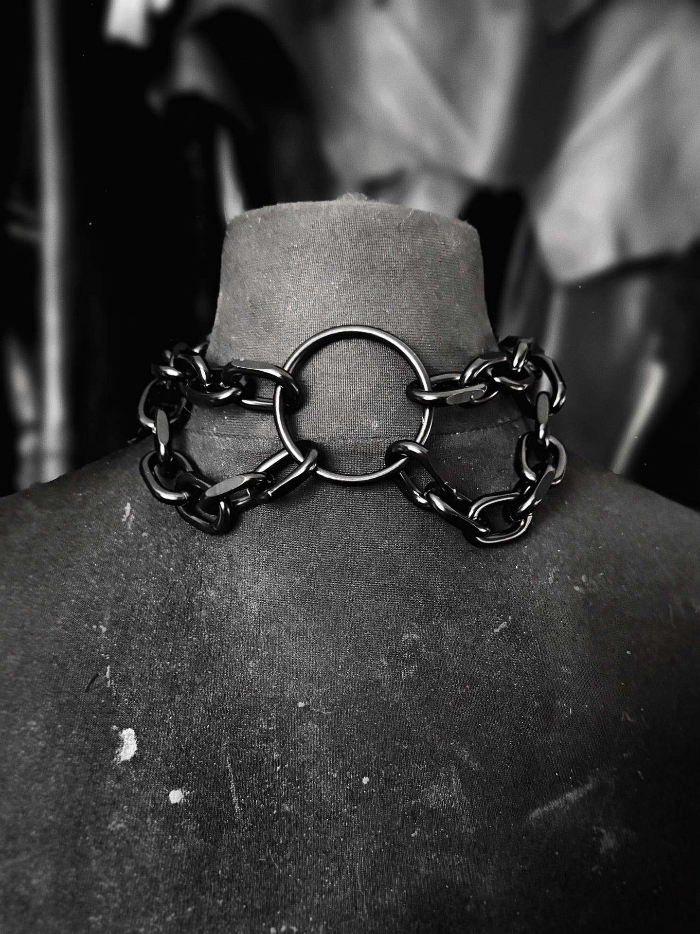 BLACK SWALLOW NECKLACE