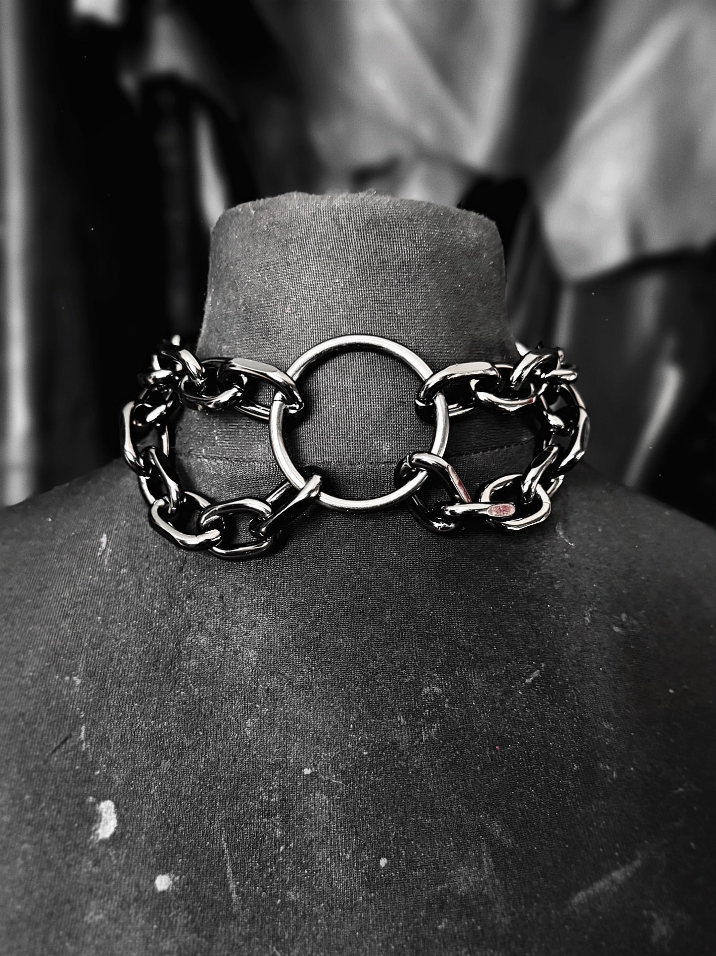 METAL SWALLOW NECKLACE