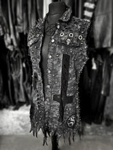 Cargar imagen en el visor de la galería, DARK DIVINE - CORY

