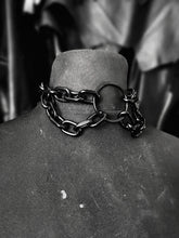 Cargar imagen en el visor de la galería, BLACK SWALLOW NECKLACE
