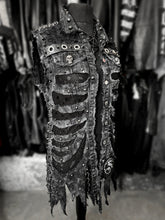 Cargar imagen en el visor de la galería, DARK DIVINE - ROBBY
